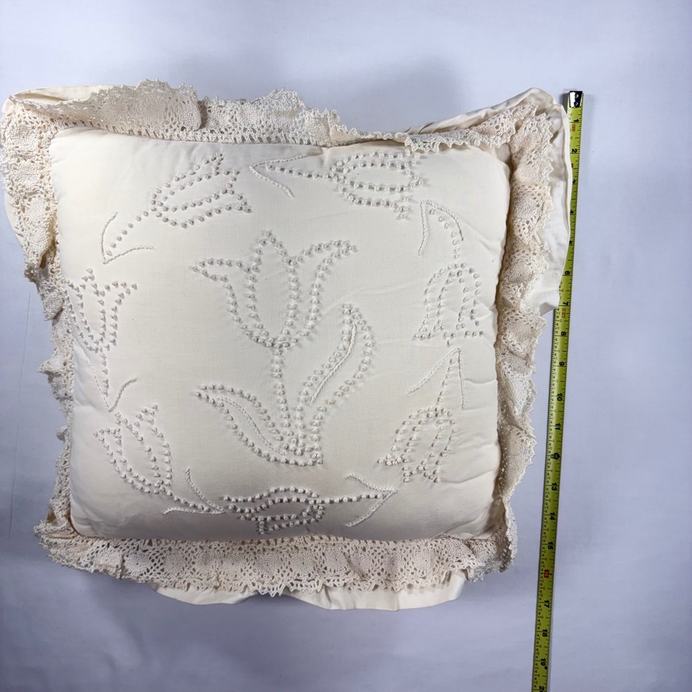 Vintage Candlewick Floral Throw Pillow 16x16 Cream Lace Trim Cottagecore - Picture 3 of 10